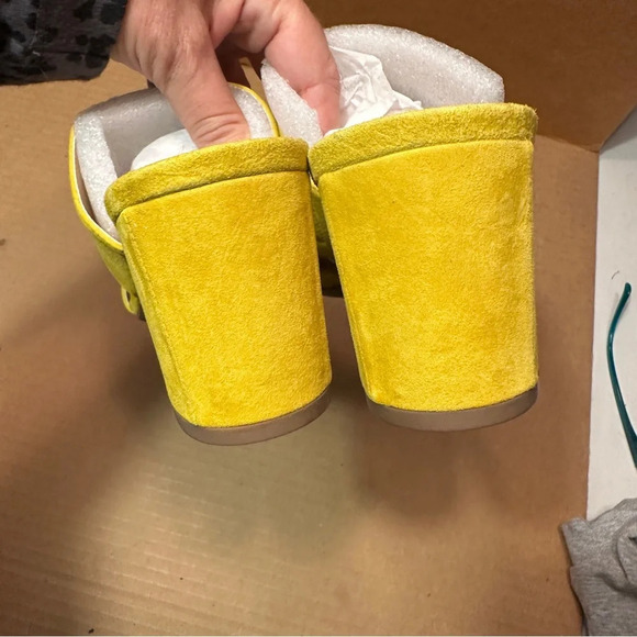 Footnotes Milos block heel sandals in bright yellow. Size 7. New in box. - Picture 8 of 14